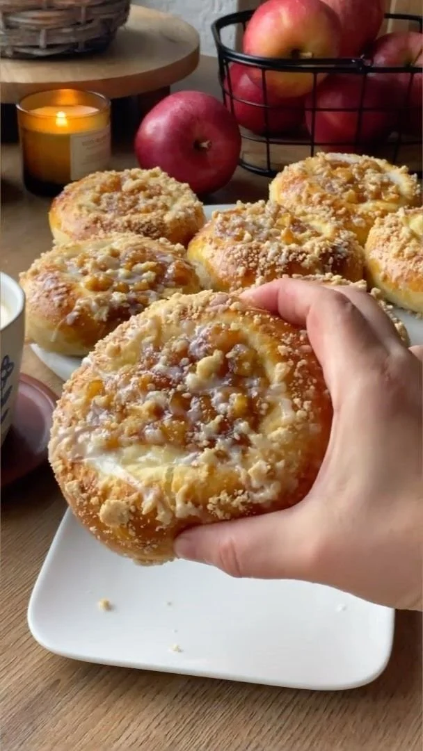 Delicious apple cheesecake buns with crumble topping and sweet glaze