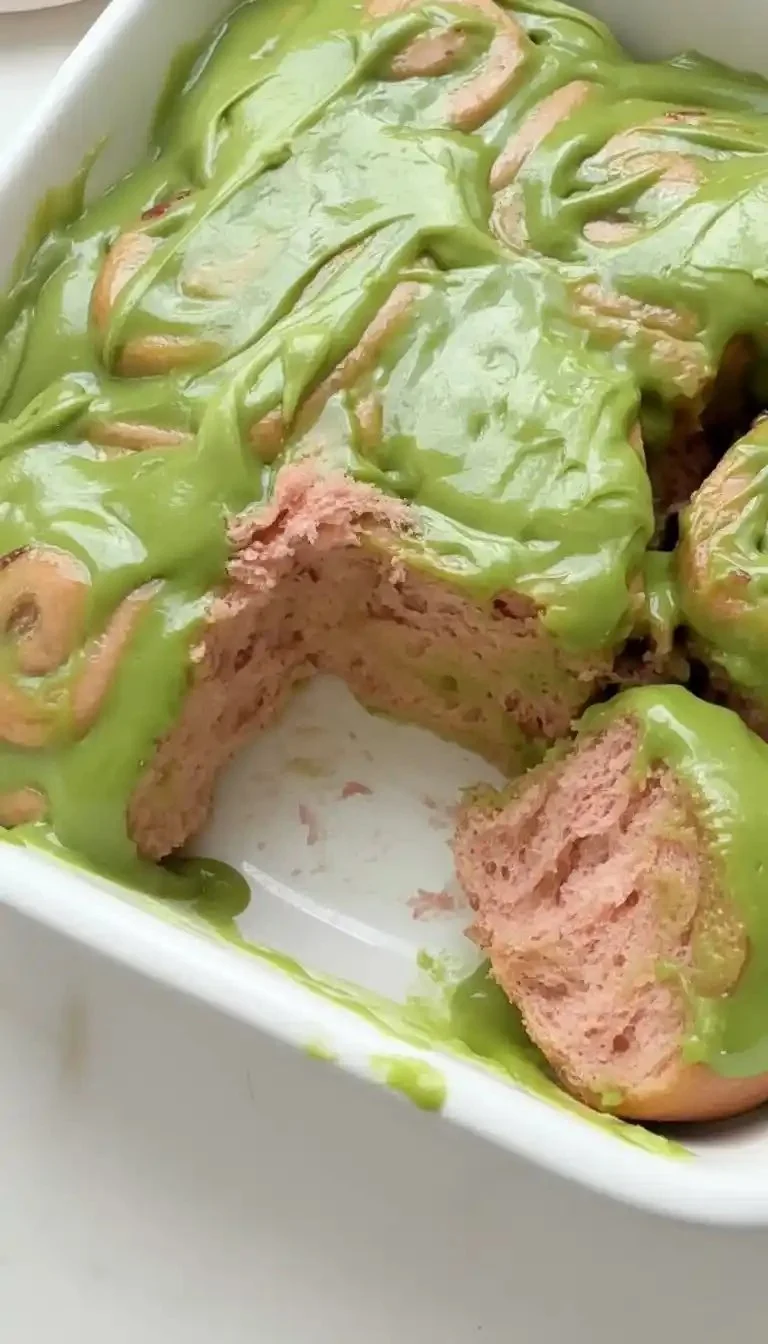 Strawberry Matcha Latte Rolls